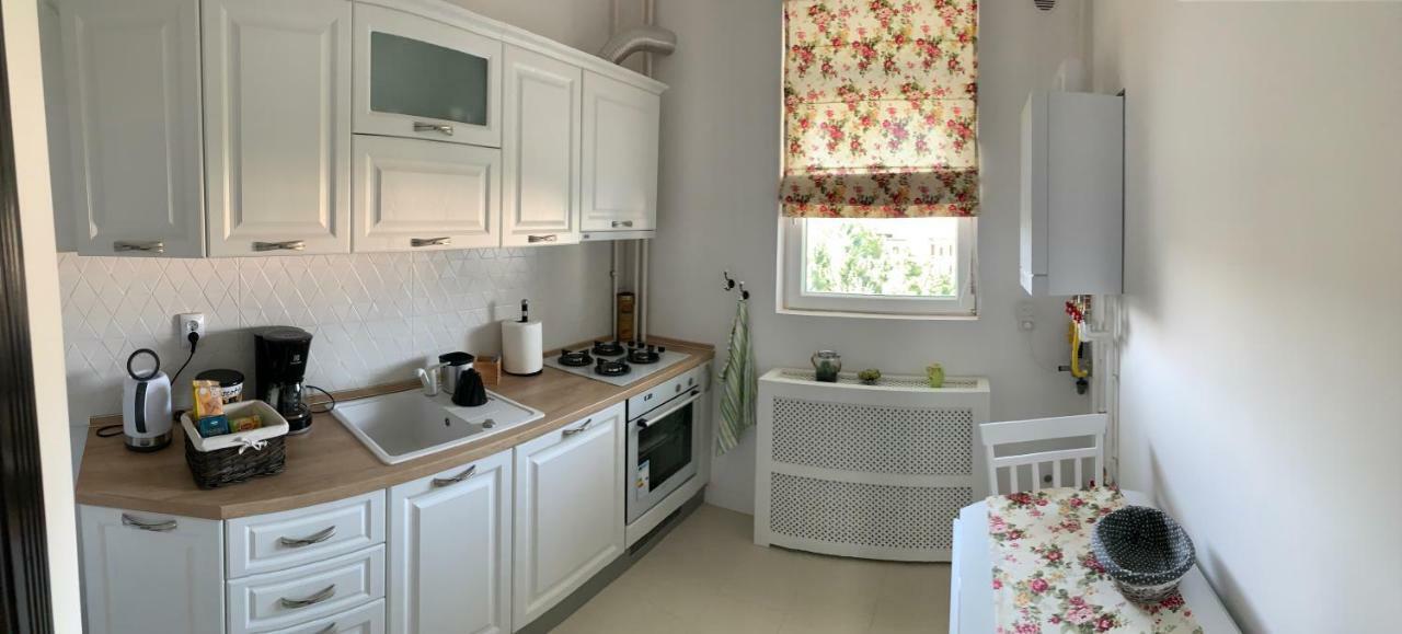 English Apartment Крайова Екстериор снимка